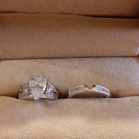 Amazing pear shaped wedding set - Picture 9 of 12